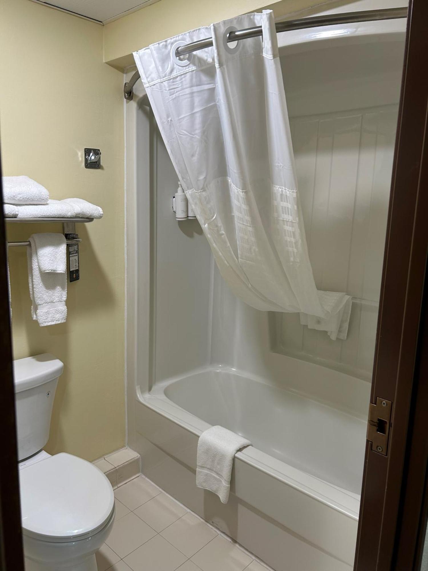 Super 8 By Wyndham Gettysburg Hotel Bagian luar foto