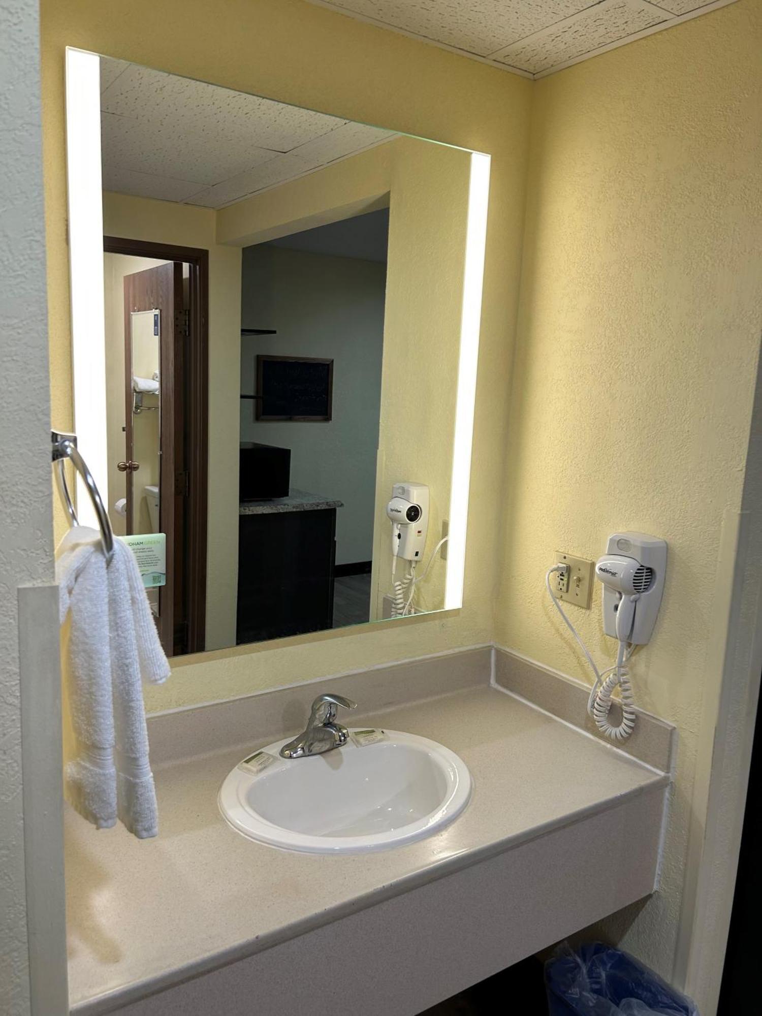Super 8 By Wyndham Gettysburg Hotel Bagian luar foto